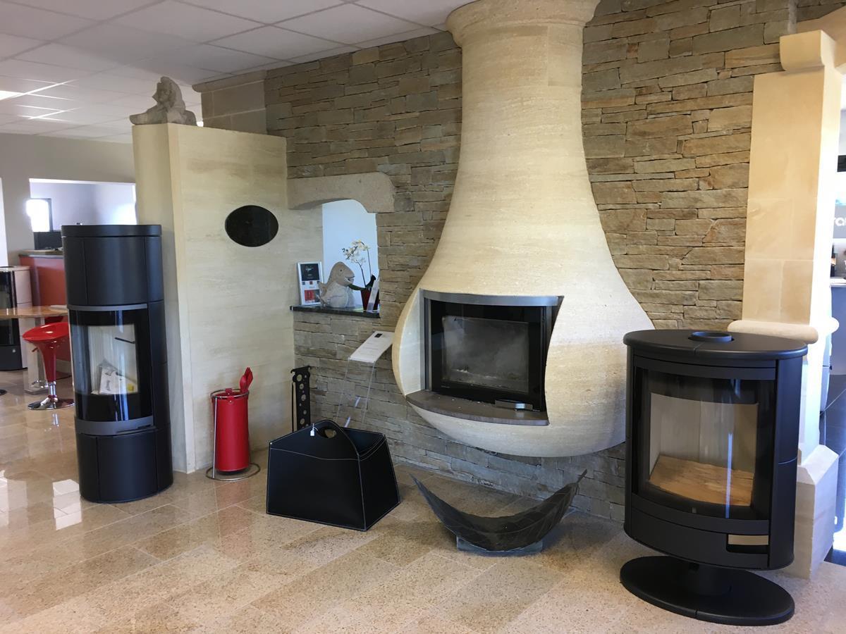 Présentation du magasin Chéminées Le Ray  revendeurs de la gamme de poêles à bois Romotop.jpg